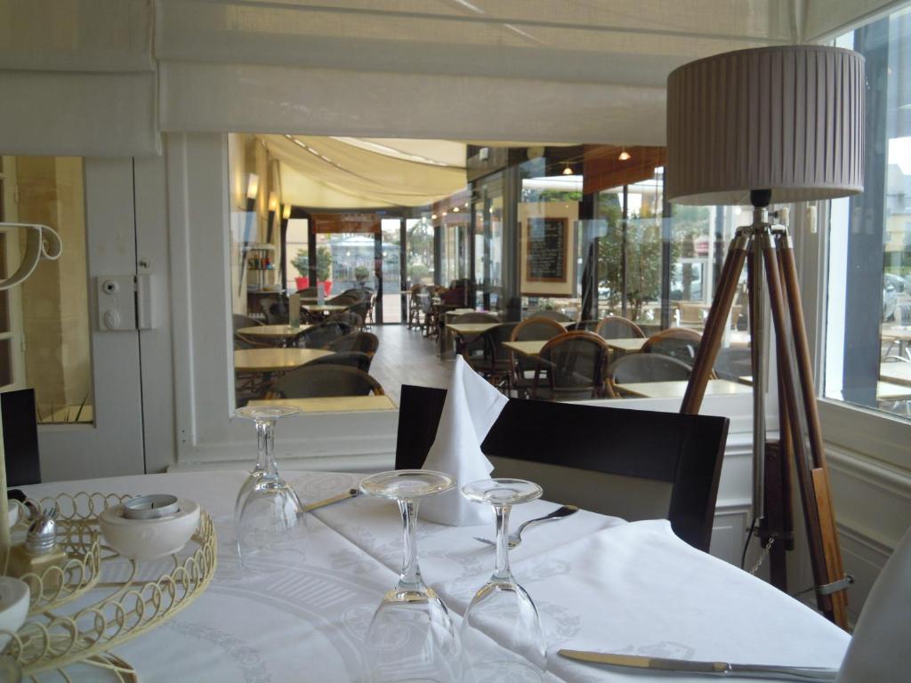 Hotel De Paris Courseulles-sur-Mer Exteriör bild