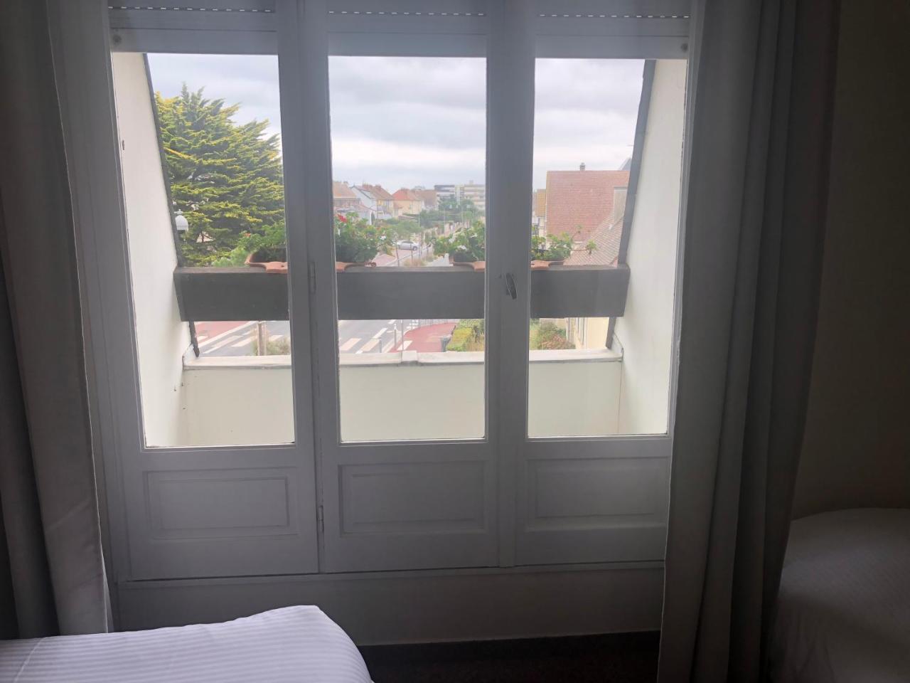 Hotel De Paris Courseulles-sur-Mer Exteriör bild